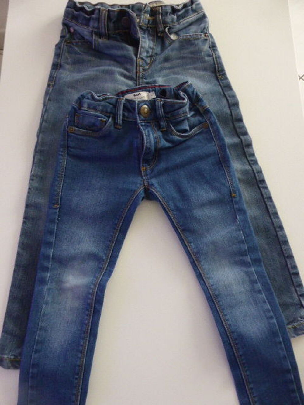 Lot de 2 jean 5 ans dont un cyrillus Vêtements enfants