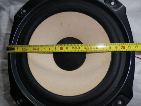 1 haut-parleurs boomer woofer JVC 22 cm 8 ohms. 30 Fontenay-le-Fleury (78)