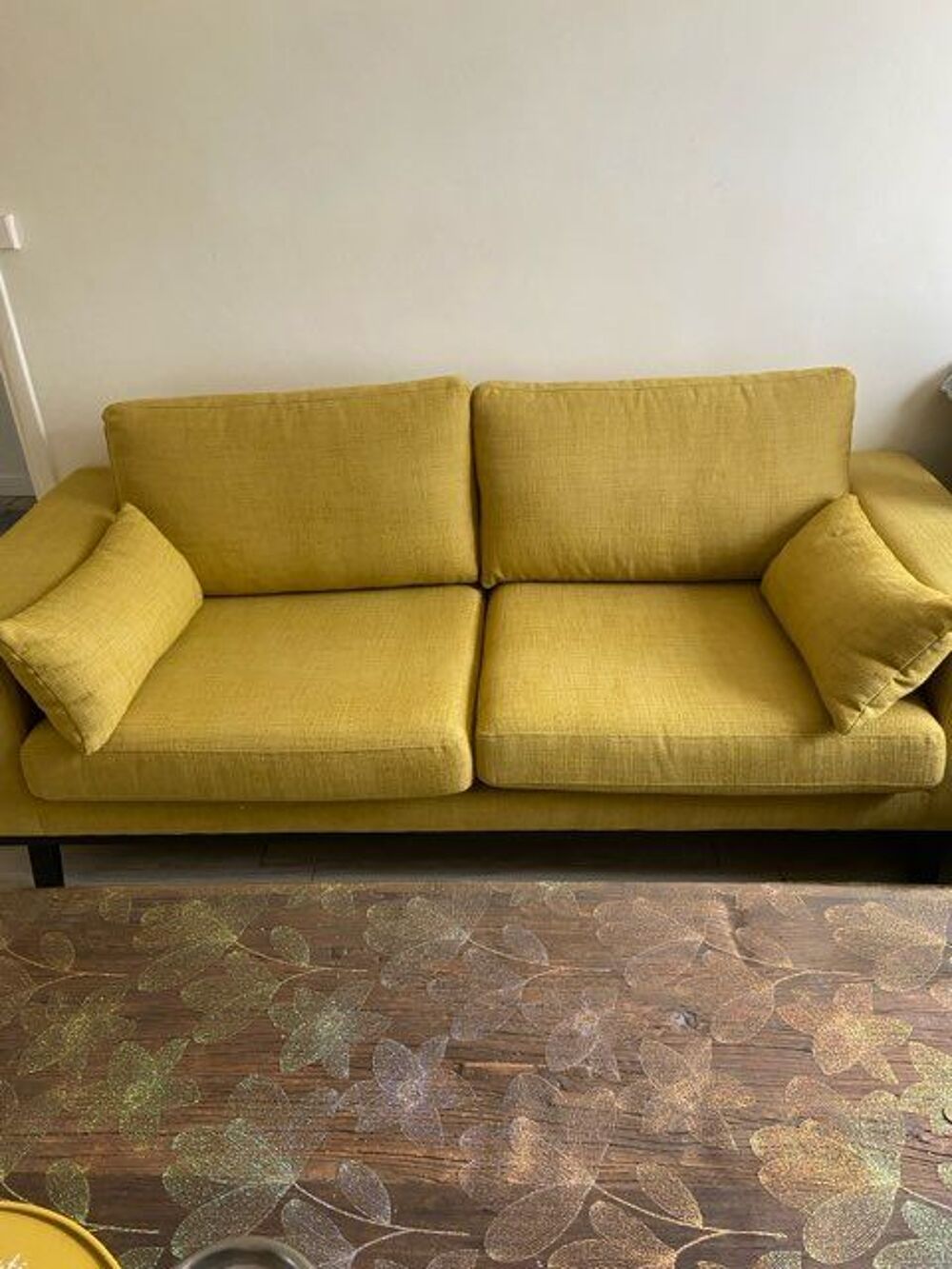 canap&eacute; tissu couleur Moutarde. Meubles