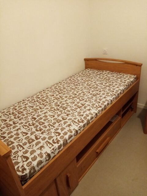 Lit, bureau, meuble chevet en bois clair 0 Nantes (44)