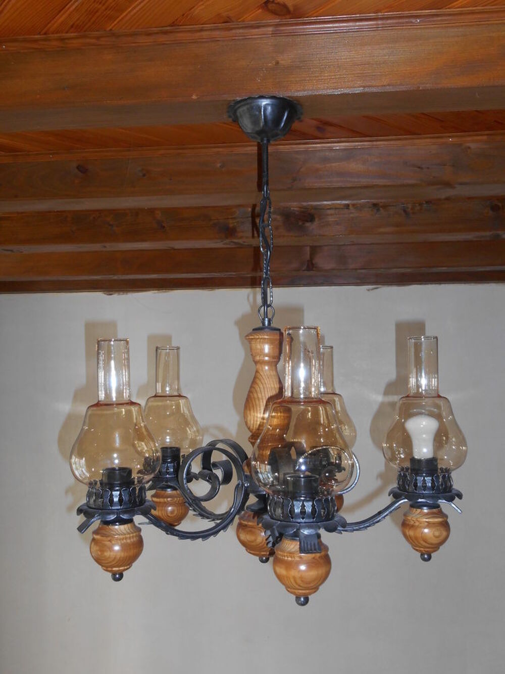 Lustre Bois Massif , Fer Forg&eacute;, 
Cuivre et Verres Décoration