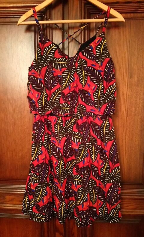 Robe rouge Kiabi 10 La Courneuve (93)