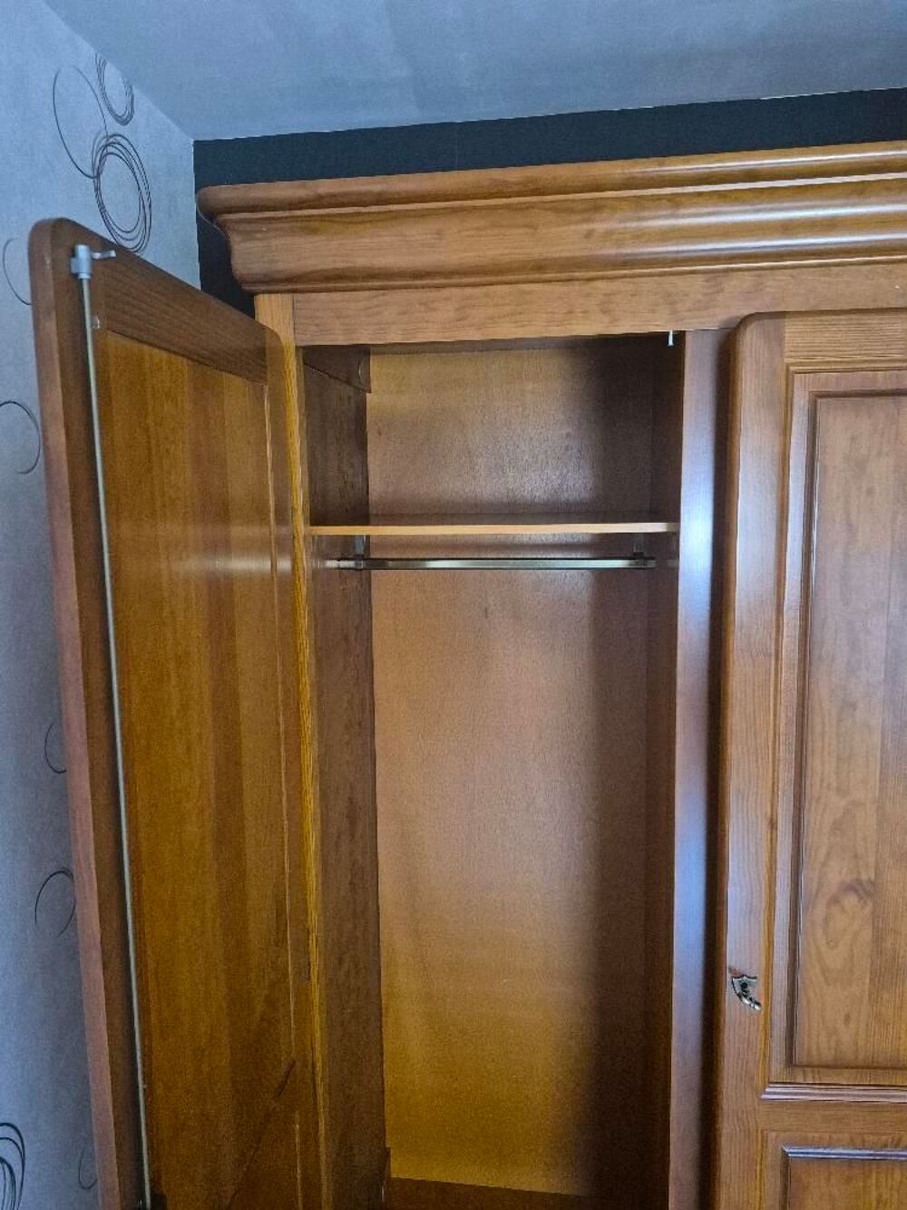 Armoire pin massif Meubles