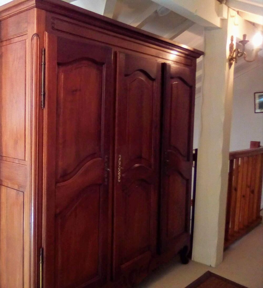 Armoire style Louis xv en ch&ecirc;ne massif Meubles