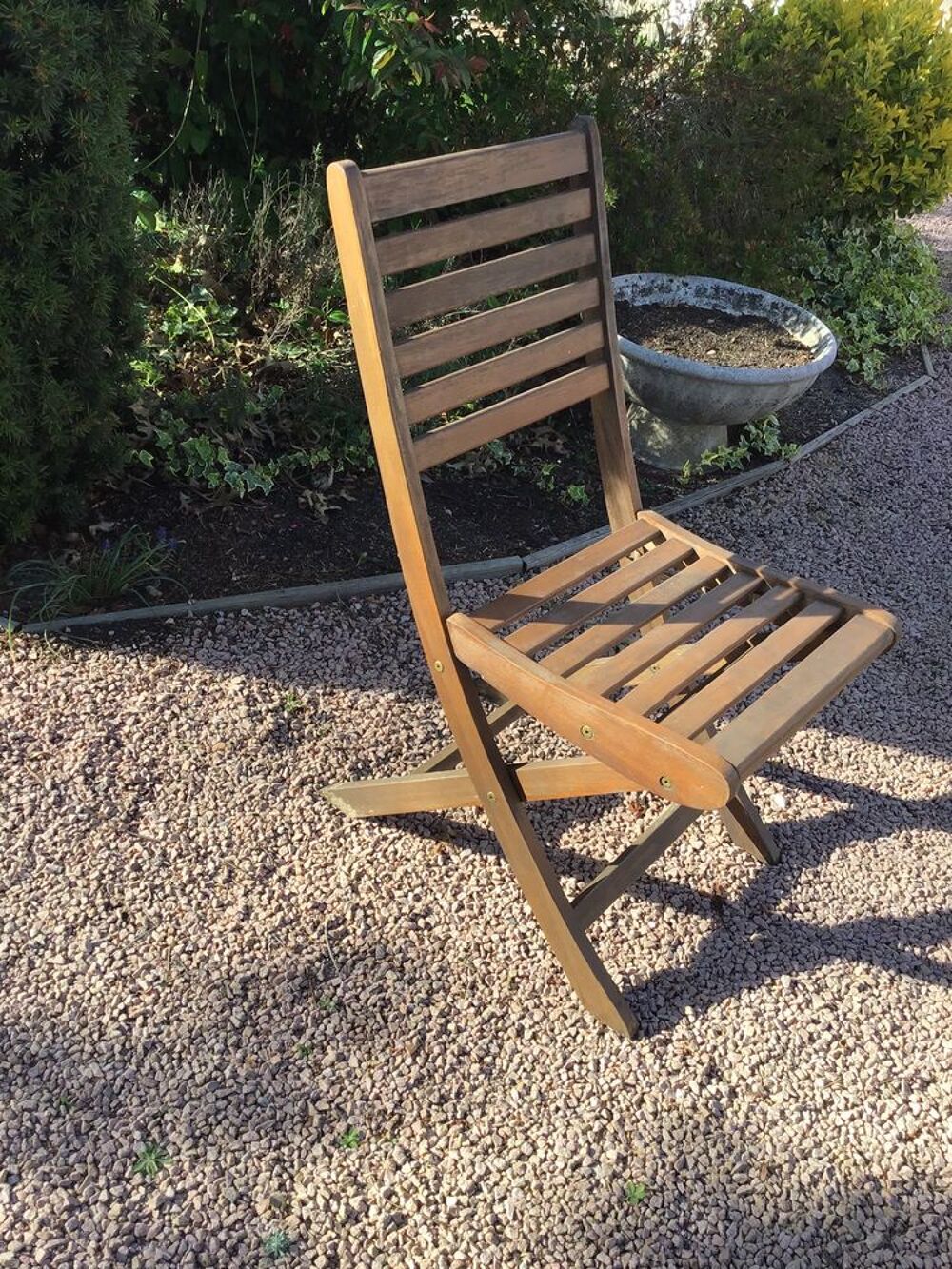 Table de terrasse bois et 6 chaises. Secteur MABLY. Jardin