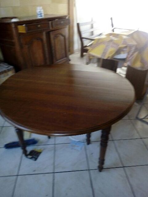 table ronde en bois 
50 Saint-tienne-du-Rouvray (76)