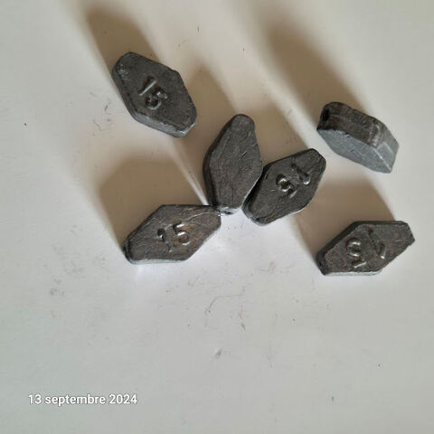 Lot de plombs hexagonaux   grains de 15 grammes  , 6 plombs 4 Saumur (49)
