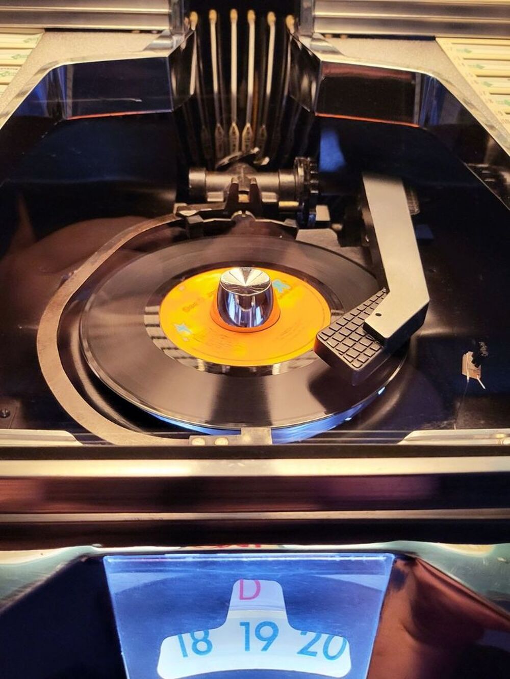 Jukebox AMI JDJ 200 de 1959, dans le pur style des ann&eacute;es 50 Jeux / jouets