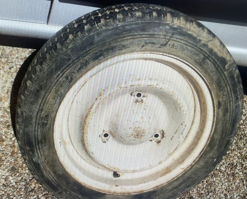 PNEUS DE VOITURES ANCIENNES 