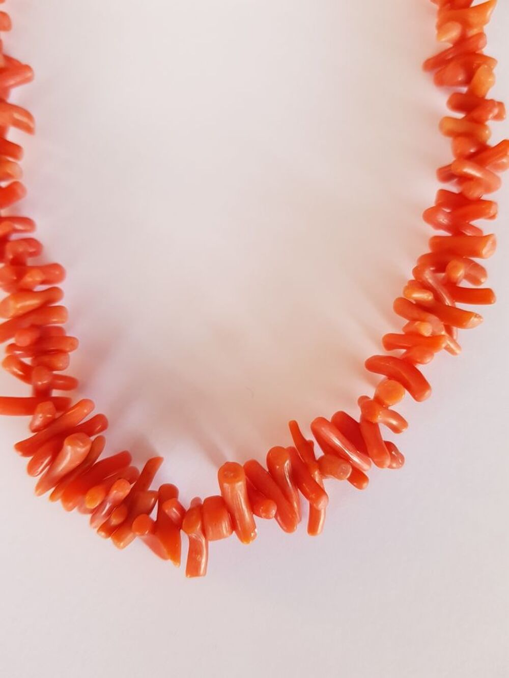 Collier ancien en CORAIL ,avec fermoir en or 