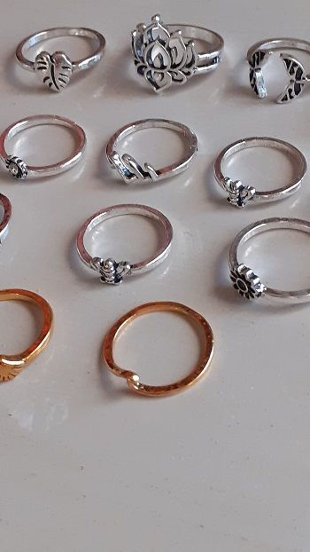 15 bagues argent&eacute;es et dor&eacute;es Bijoux et montres