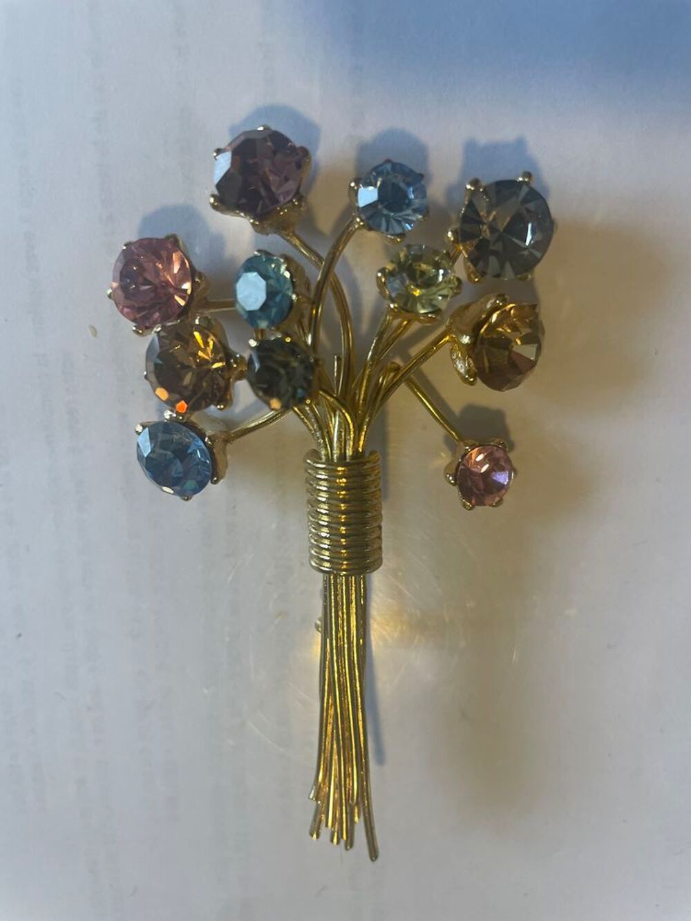 broche bouquet fleurs dor&eacute;e avec strass multicolore S RYKIEL Bijoux et montres
