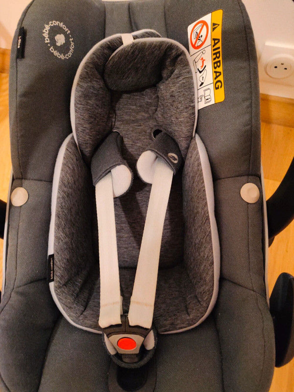 Si&egrave;ge auto Pebble Pro i-Size Essential Graphite de Maxi-Cosi Puériculture