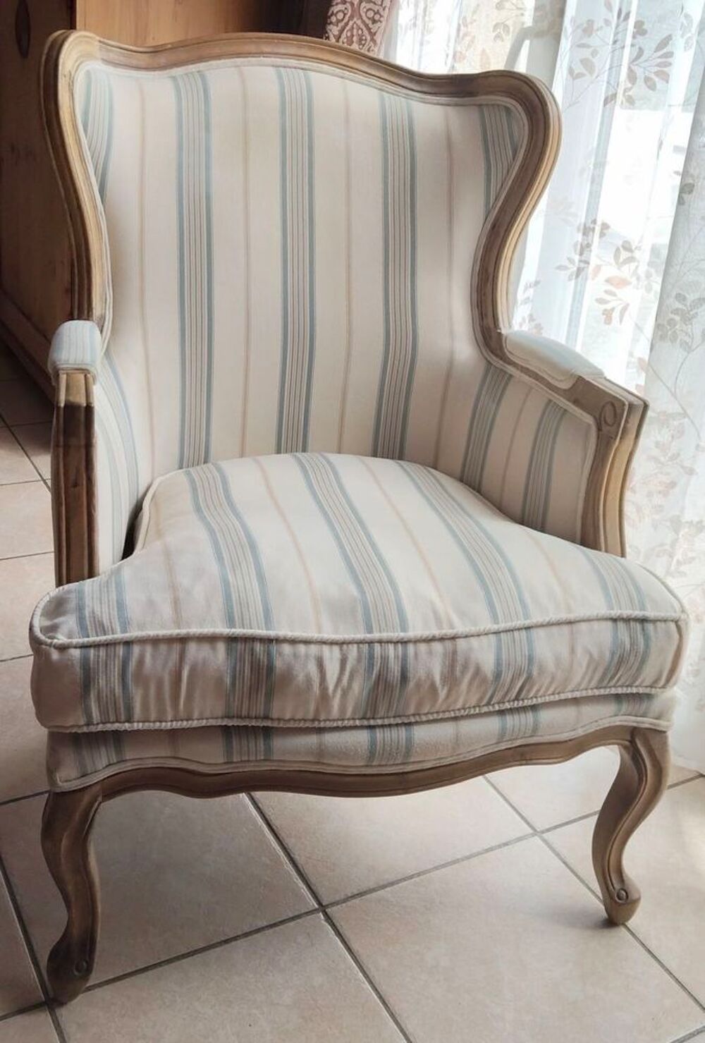 Fauteuil Berg&egrave;re &agrave; oreilles style Louis XV Meubles