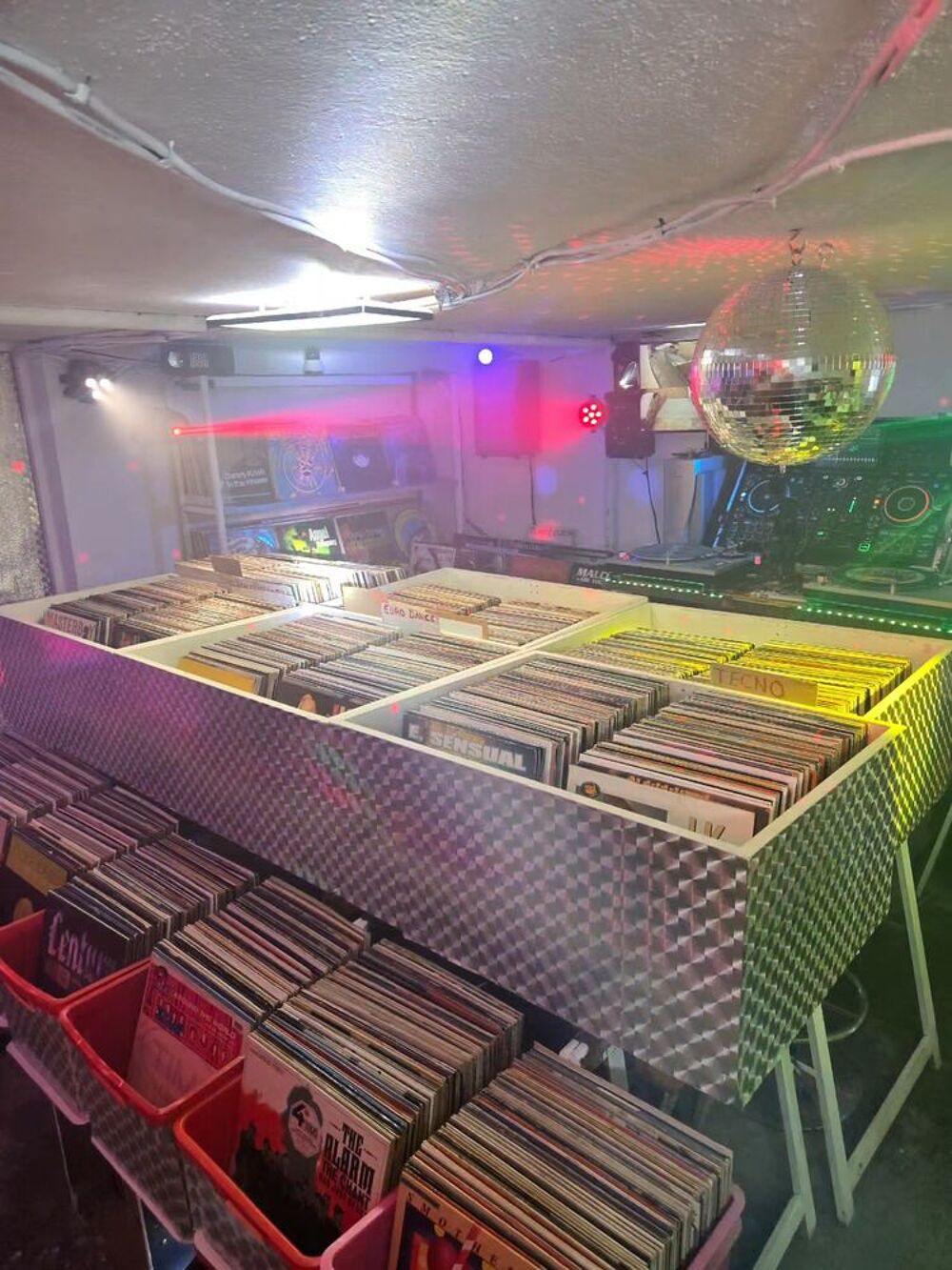 collection de disque vinyle en tout genre et format CD et vinyles