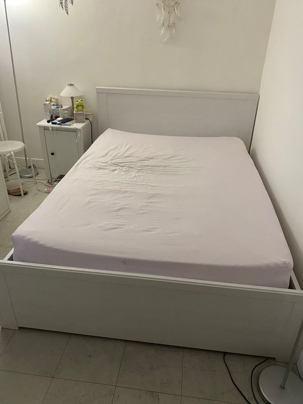 Lit 140X200 en bois massif Blanc avec deux tiroirs. Meubles