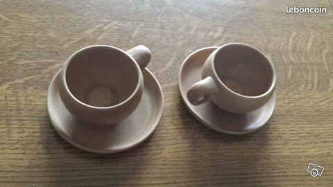 6 tasses et sous tasses en grs jamais servies
18 euros les 3 M�rignies (59)