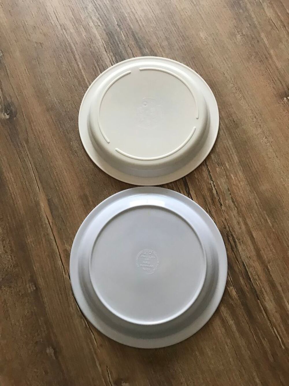Lot de 2 assiettes enfant en plastique Puériculture