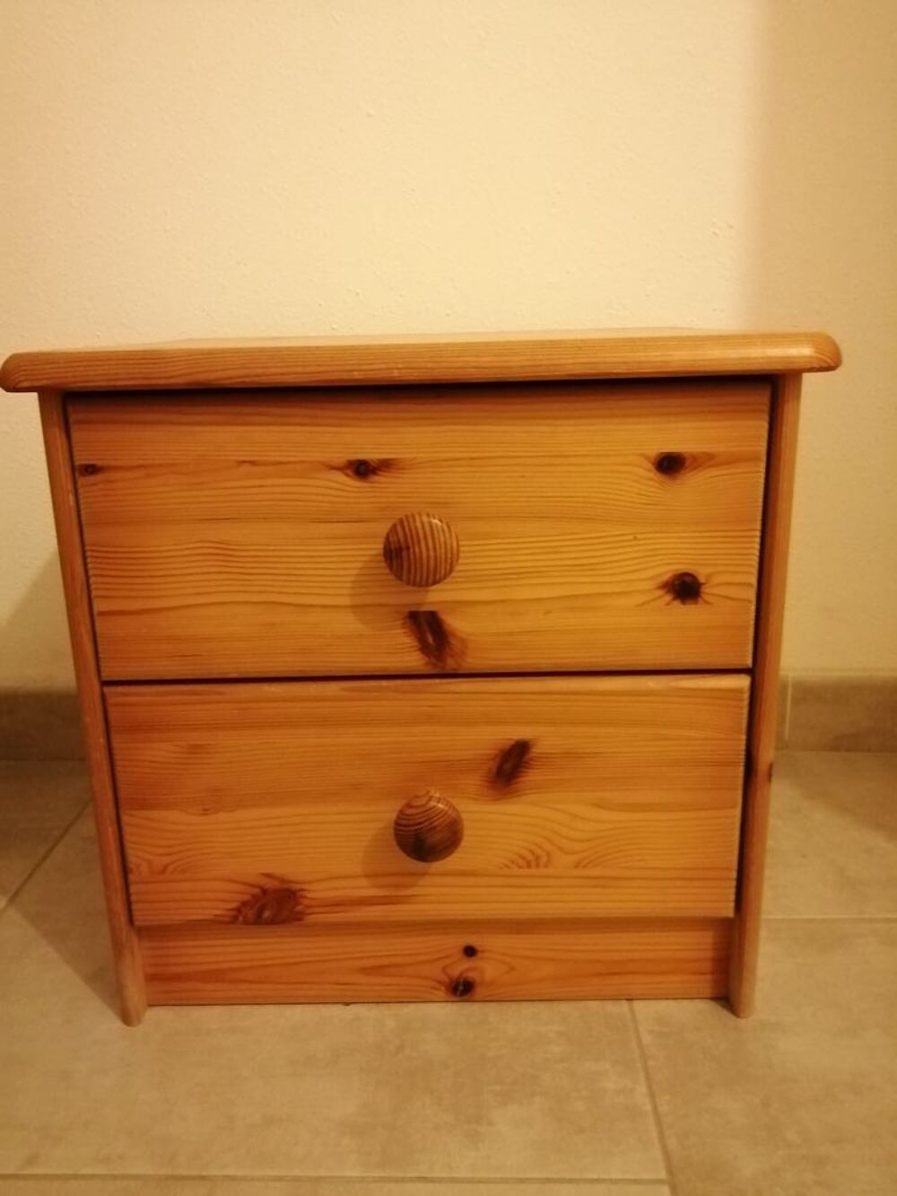 petit meuble de chevet 
Meubles