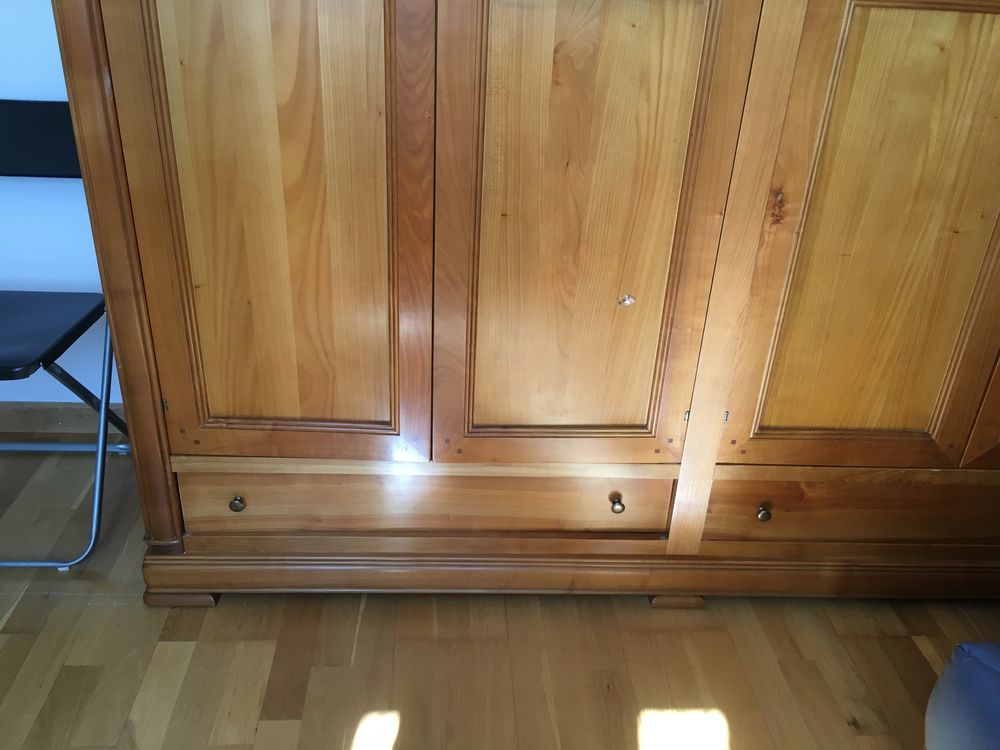 Armoire noyer massif marquet&eacute;e enti&egrave;rement chevill&eacute;e Meubles