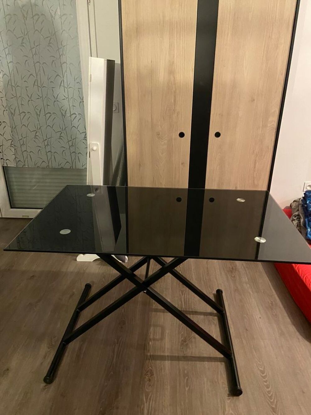 Table noire verre tremp&eacute; r&eacute;glable en hauteur possible table basse et haute Conforama tr&egrave;s bon &eacute;tat Meubles