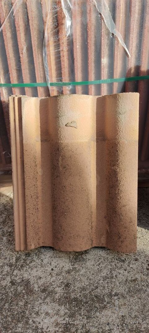 Tuiles Redland marron numro 2 marque franaise 1 Bollne (84)