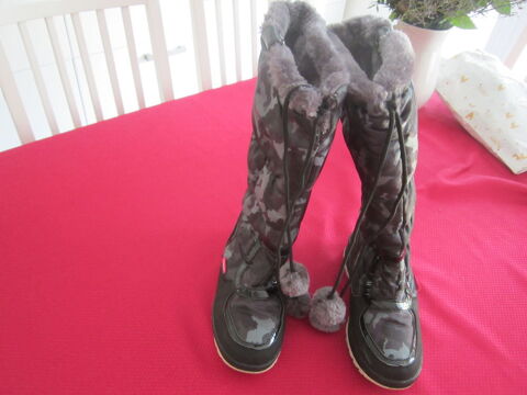 Une paire de bottes avec pompon 10 Brignais (69)
