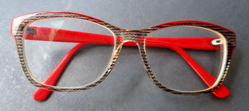 Lunettes rouge et noir . TBE Bijoux et montres