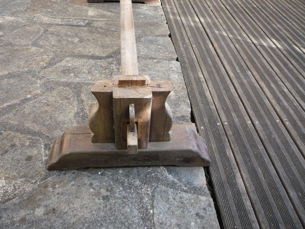 Pi&egrave;tement de table monacale/monastique/monast&egrave;re Meubles