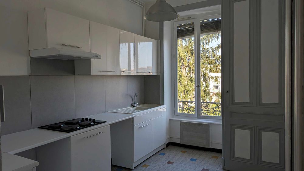 Location Appartement Lyon3 Montchat, tram T3, bel F2+alcôve refait neuf Lyon 3