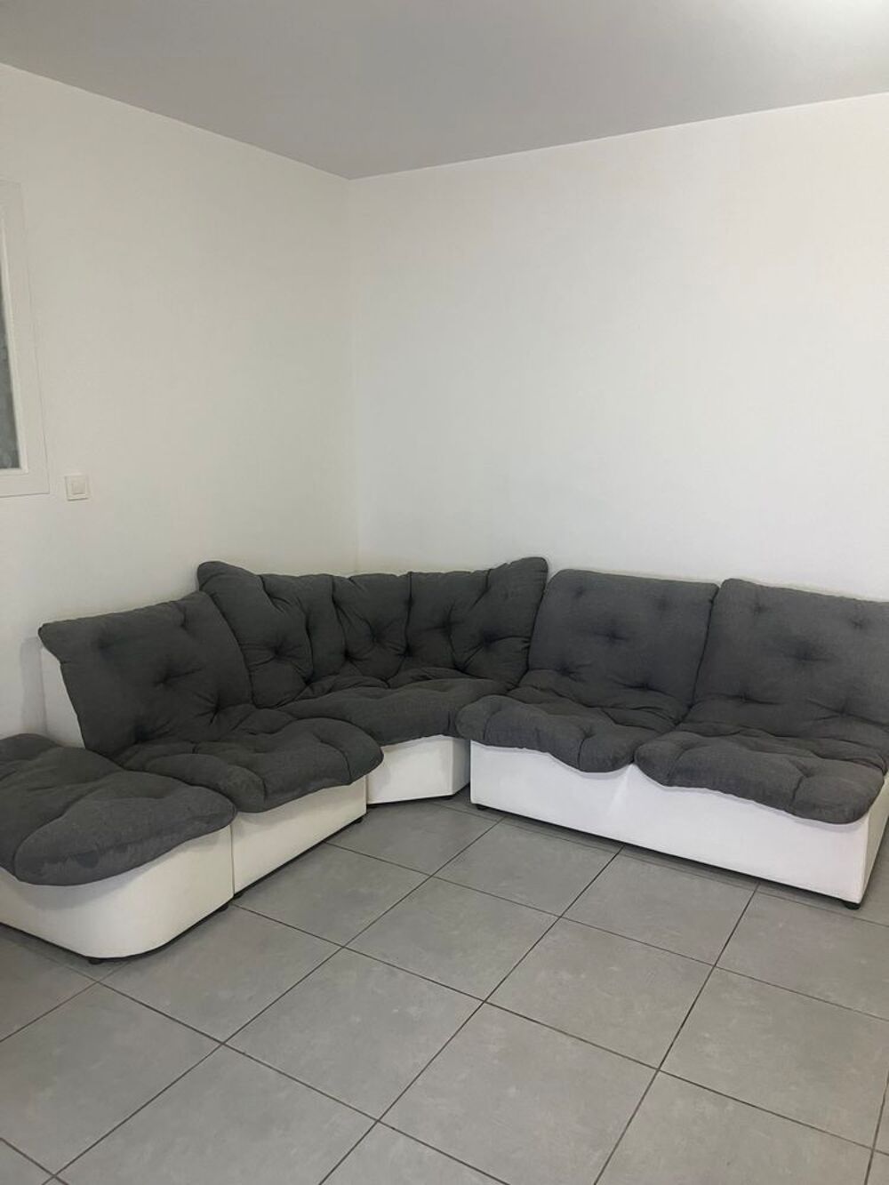 Canap&eacute; gris/blanc angle Meubles