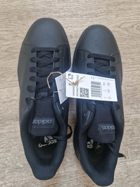 Baskets Adidas noires neuves Nantes (44)