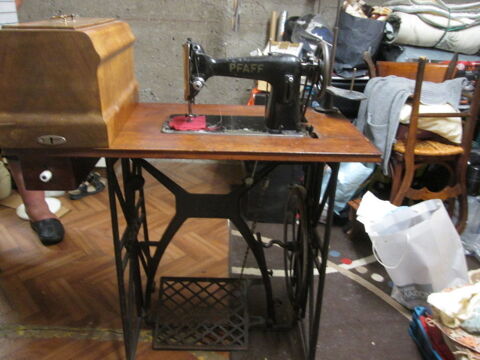 Ancienne  Machine a coudre de marque  PAFF 0 Pouilly-sous-Charlieu (42)