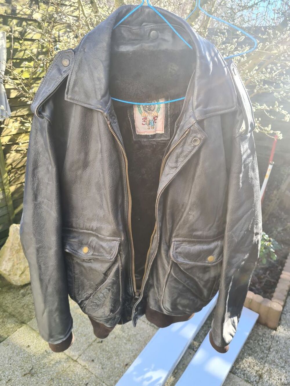 Blouson en cuir v&eacute;ritable + doublure - Qui date Vêtements
