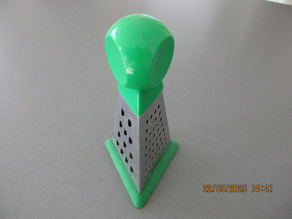 1 lot de vaisselle alu camping qualit&eacute; alimentaire Sports