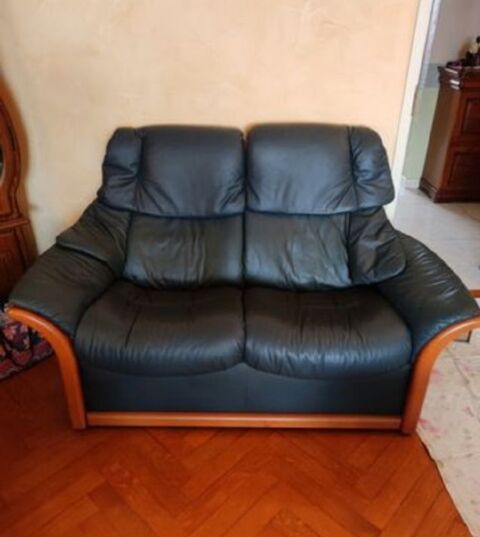 Donne canap deux places en cuir noir et bois trs bon tat 0 Licq-Athrey (64)