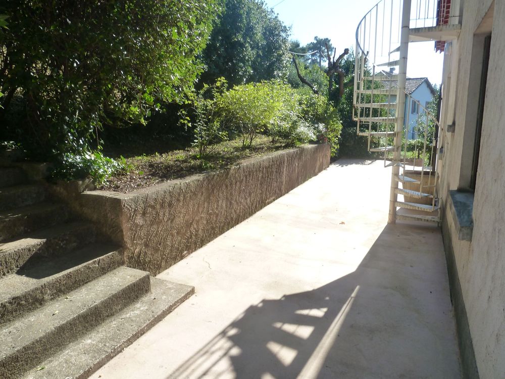 Location Appartement appartement dans villa avec extérieur Aubenas