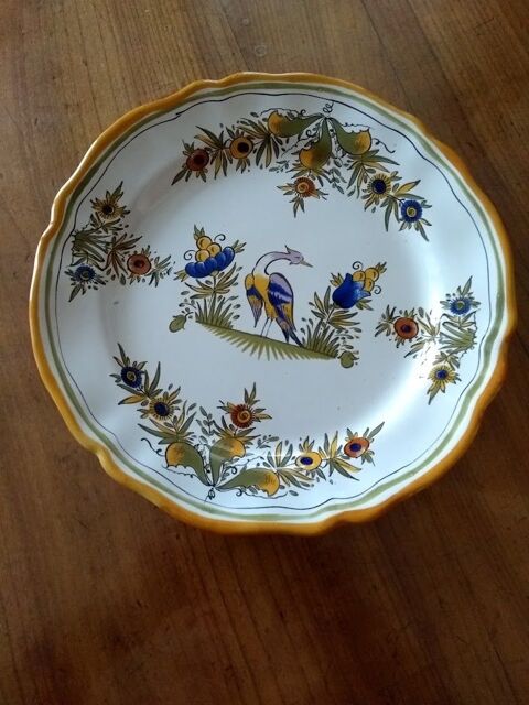 ASSIETTE DECOR .
faiencerie d'art D' ANGOULEME ;
8 Roanne (42)