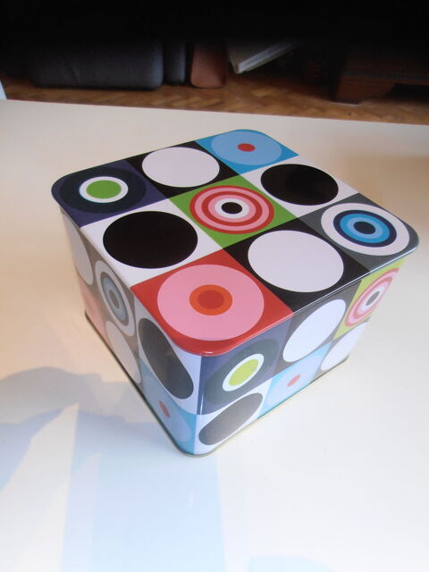 Boite m�tal d�cor� (16) 6 Tours (37)