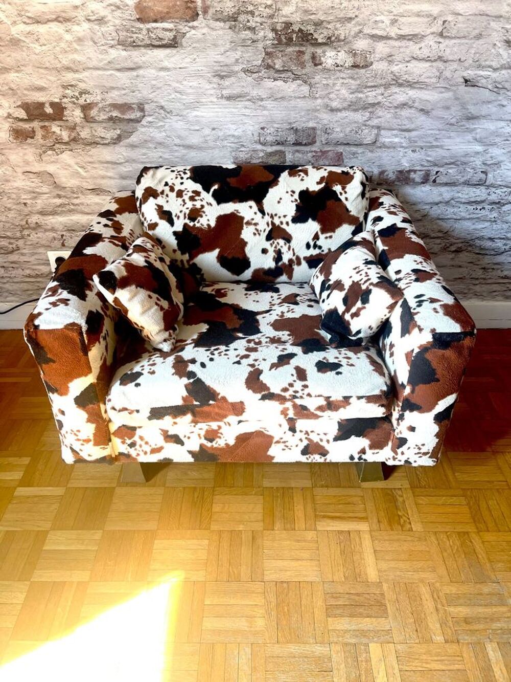 Fauteuil r&eacute;tro vintage en tissu motif vache Meubles