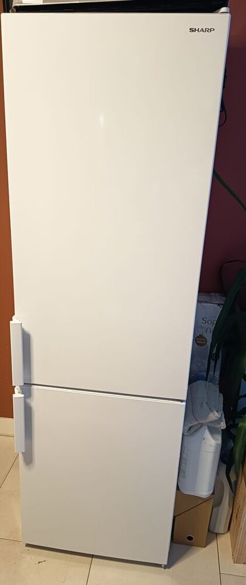 Frigo sharp blanc Esbly (77)