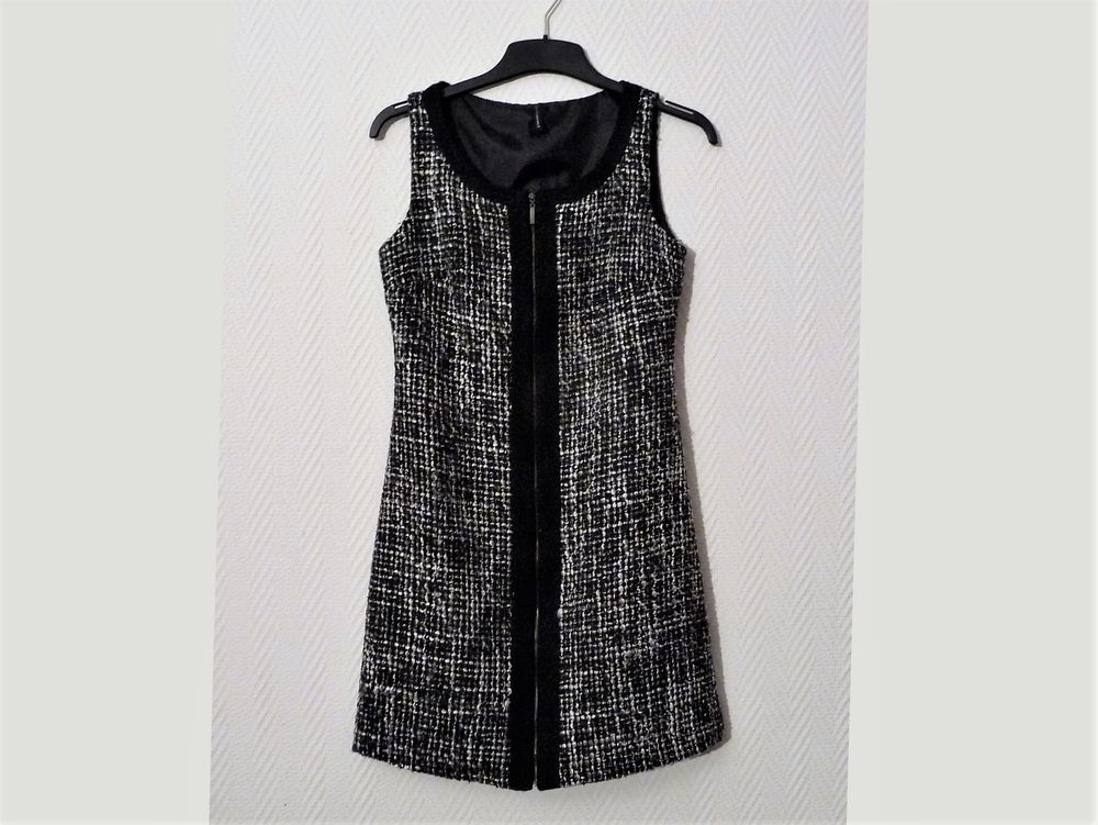 Robe Noir et Blanc sans manches- Taille 36- Naf Naf Vêtements