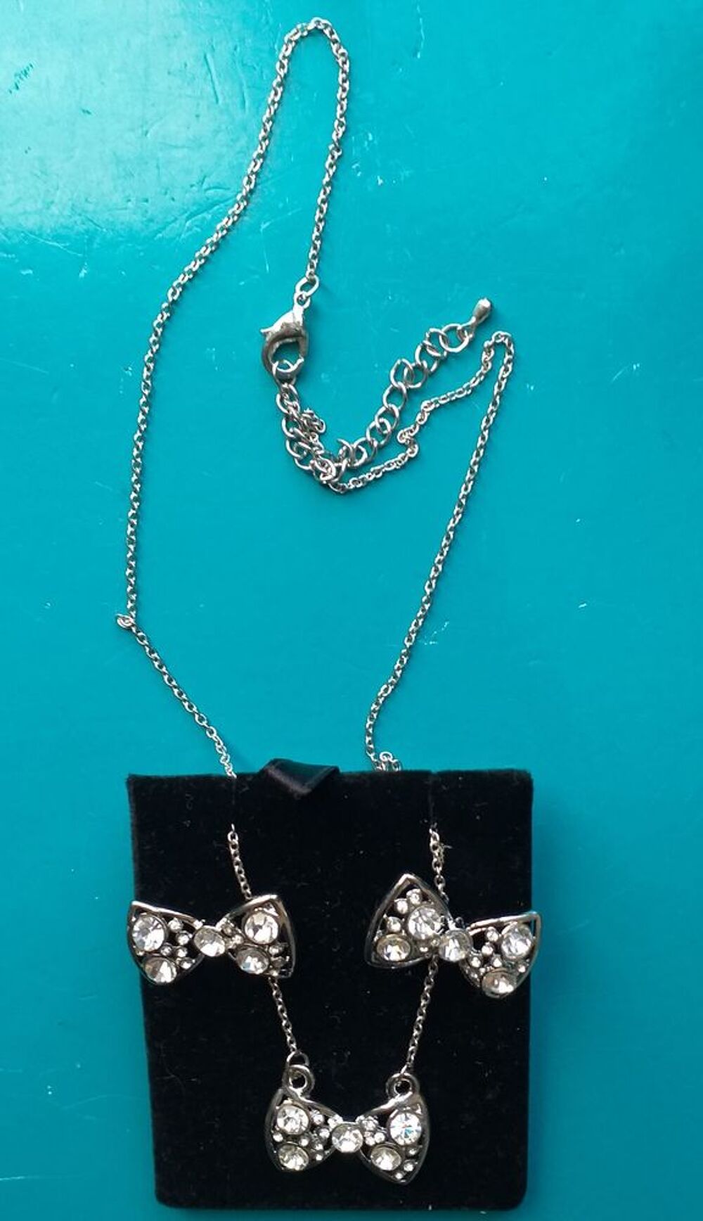 Parure strass collier et boucles d'oreilles Bijoux et montres