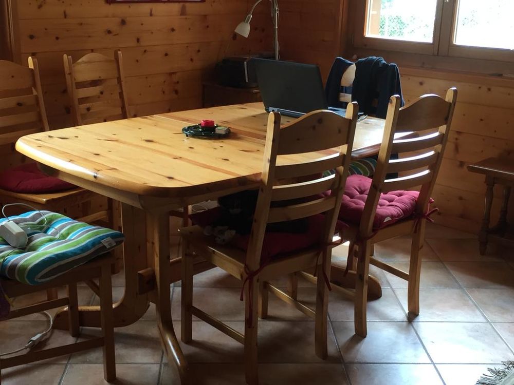 Table - 2 rallonges - 7 chaises en pin naturel Meubles