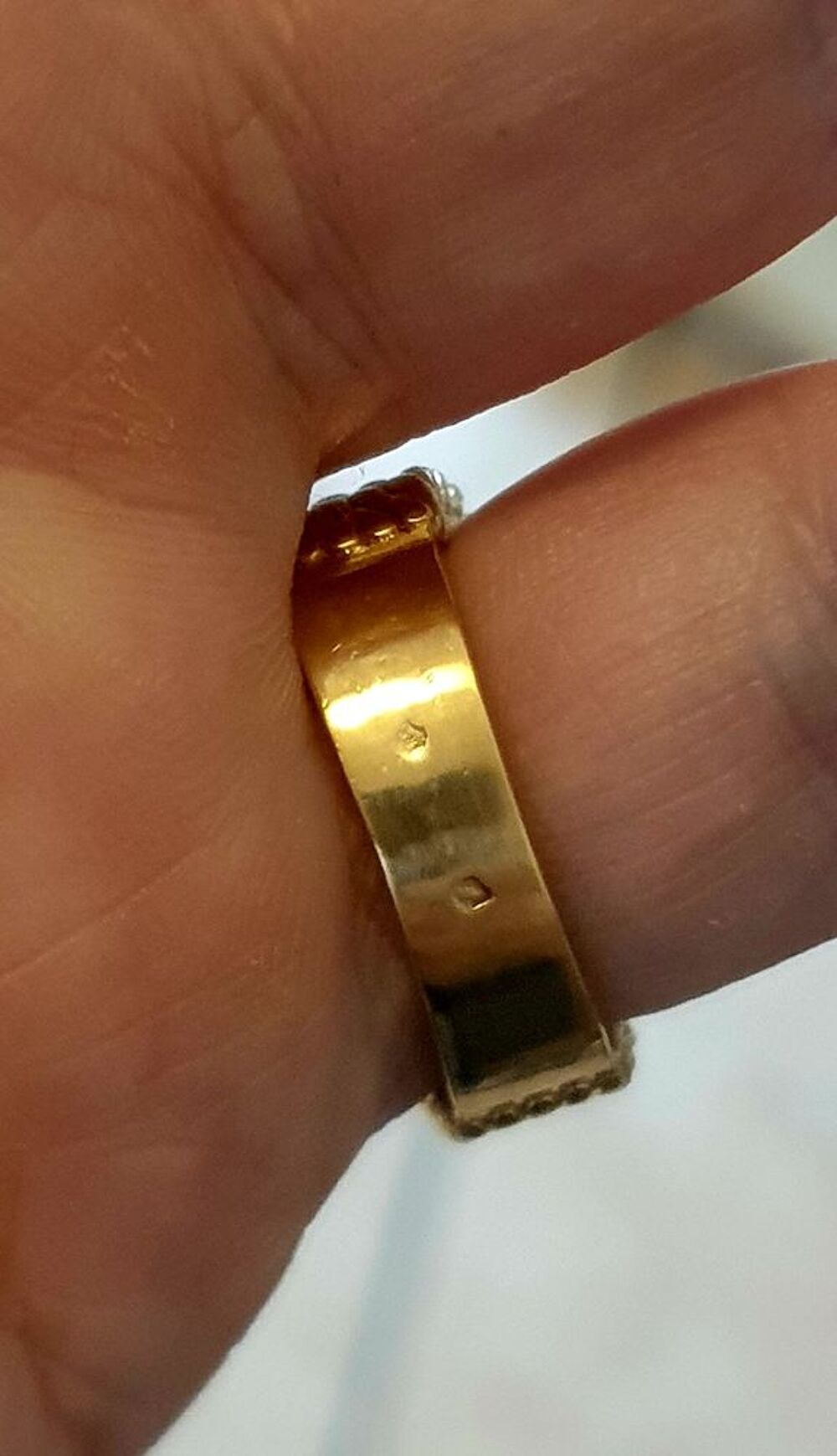 Chevali&egrave;re or 18 pav&eacute;e de 9 diamants de 0.12 carats Bijoux et montres