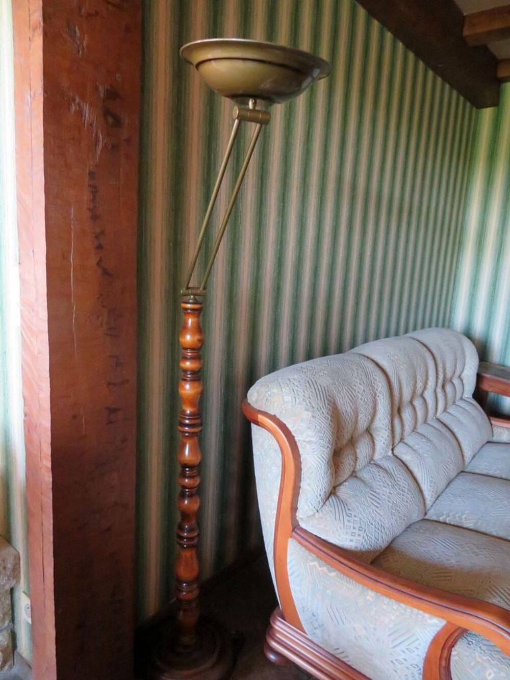 TABLE BASSE AVEC PLATEAU CARRELE et 2 luminaires
Meubles