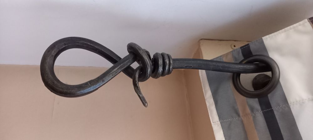 BARRE OU TRINGLE A RIDEAU EN FER FORGE A LA MAIN Décoration