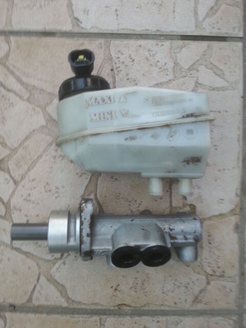 Pi&egrave;ces et &eacute;quipements Voiture Pi&egrave;ces et &eacute;quipements Voiture  occasion Montceaux-l&egrave;s-Provins 77151