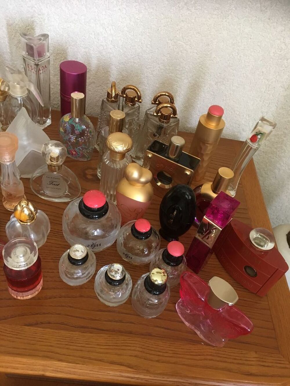 flacons de parfum vides 