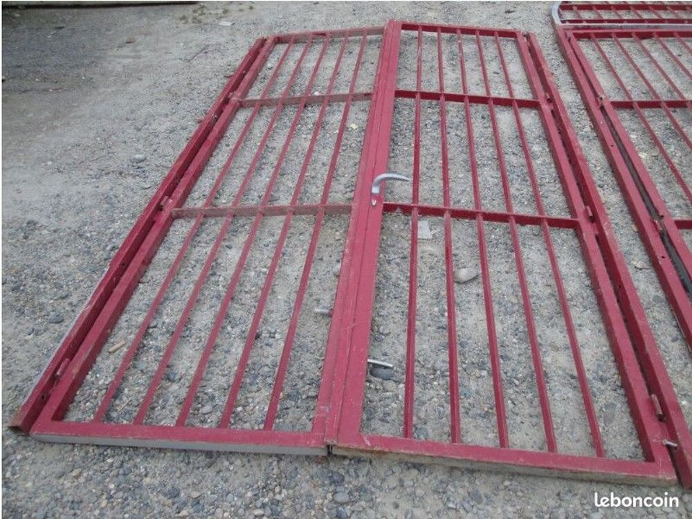 ANCIENS PORTAILS ROUGE lourd avec IMPOSTE (bordeaux) Jardin